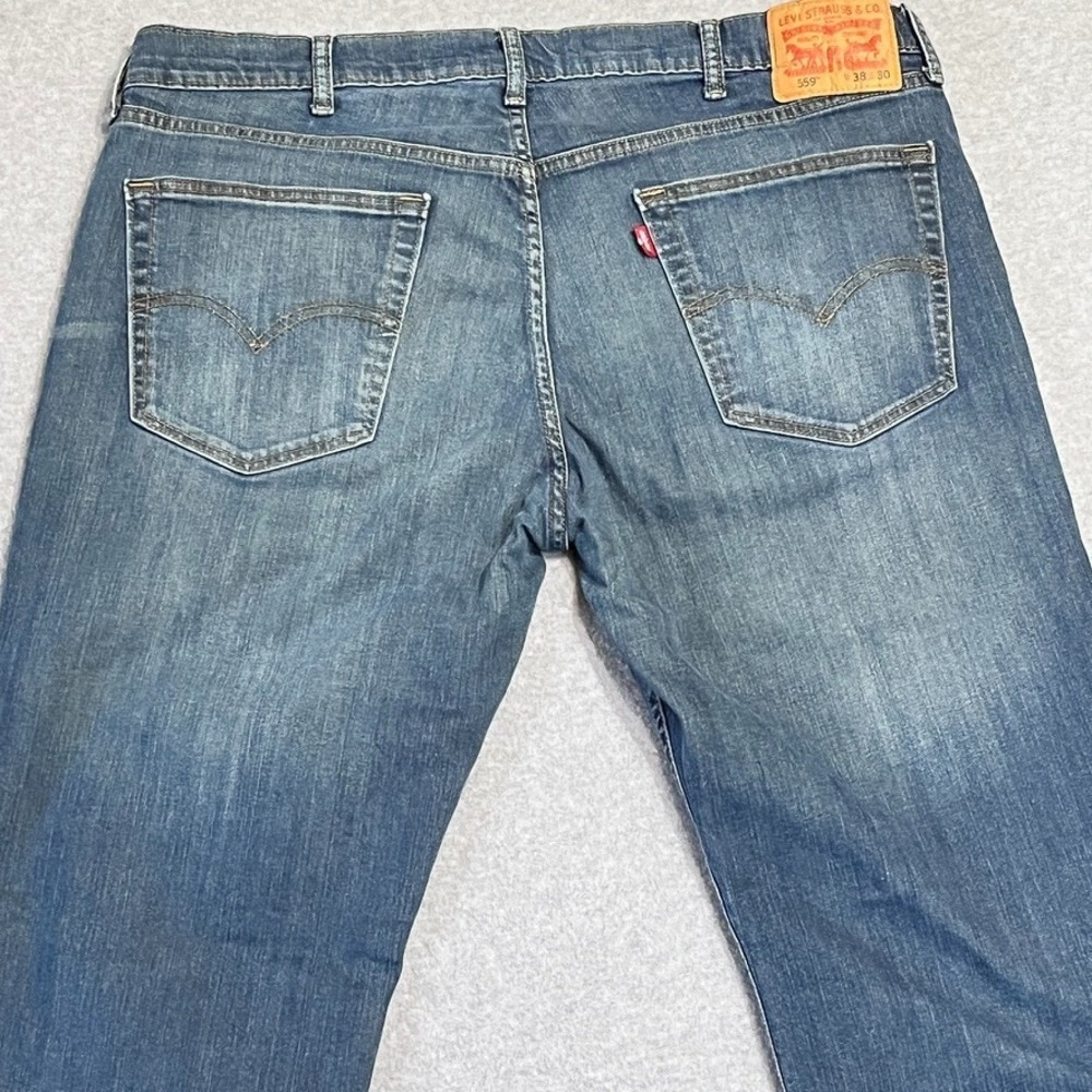 Levis Jeans Mens 38X30 Blue 559 Relaxed Straight Medium American Faded Denim - Picture 10 of 16